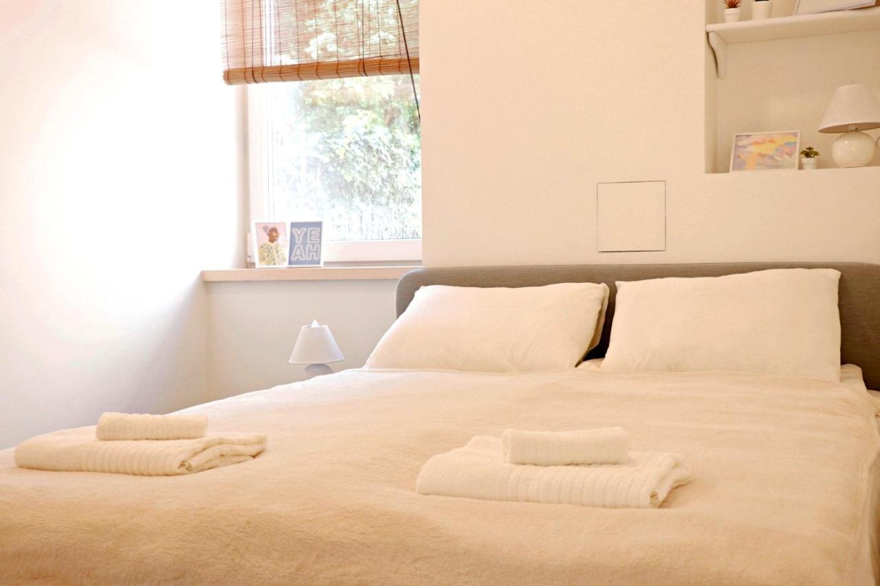 Minimalist Studio Old Town Apartments By Hostlovers Kaunas Exterior photo