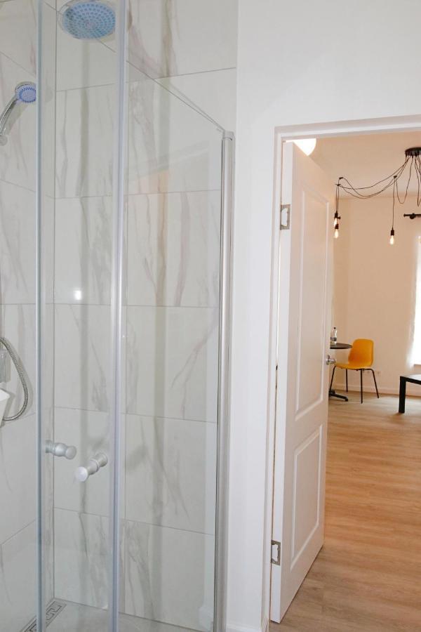 Minimalist Studio Old Town Apartments By Hostlovers Kaunas Exterior photo